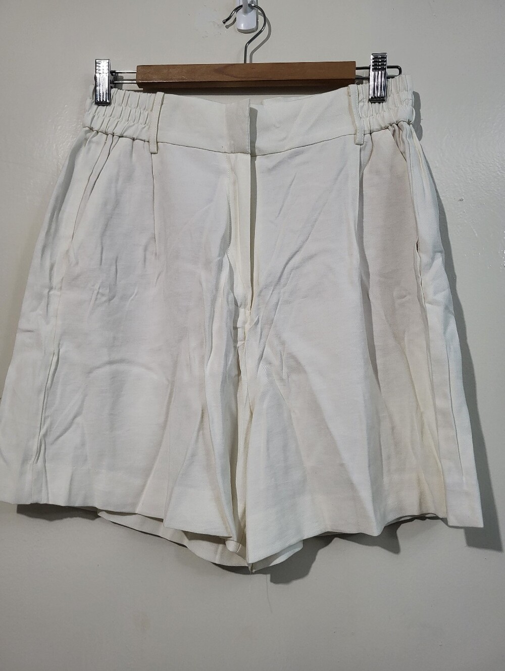 Mango Cream High-Rise Pleated Bermudas Size Small New